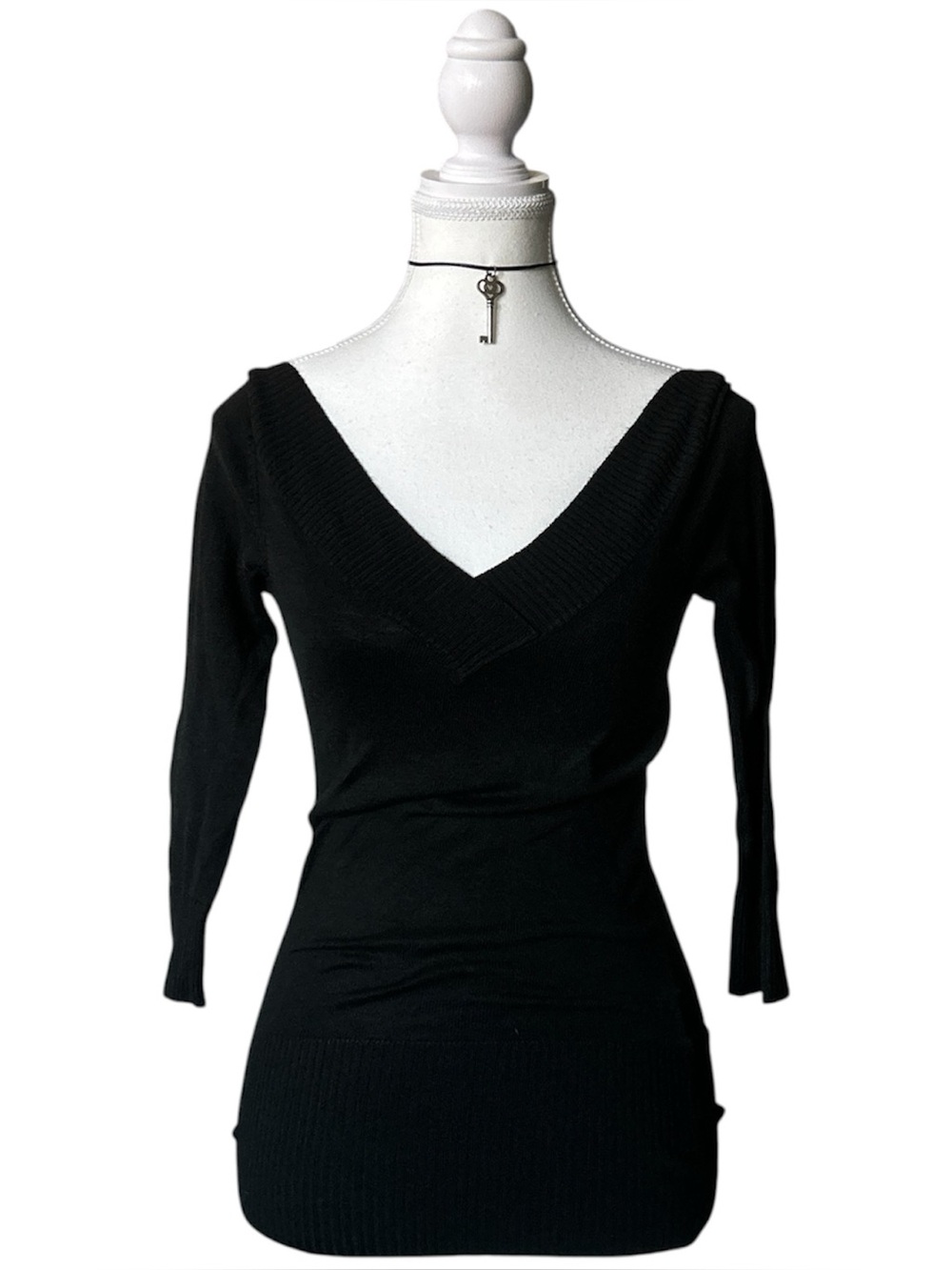 Y2K Grunge “Urban Heritage” Basic Black V-Neck Quarter Sleeve Top